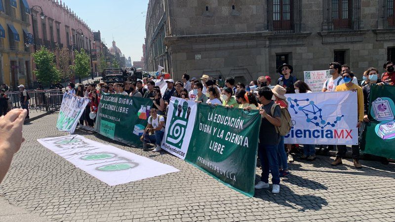 #Video Alumnos del CIDE realizan marcha a Palacio Nacional. Foto de @jrxopa