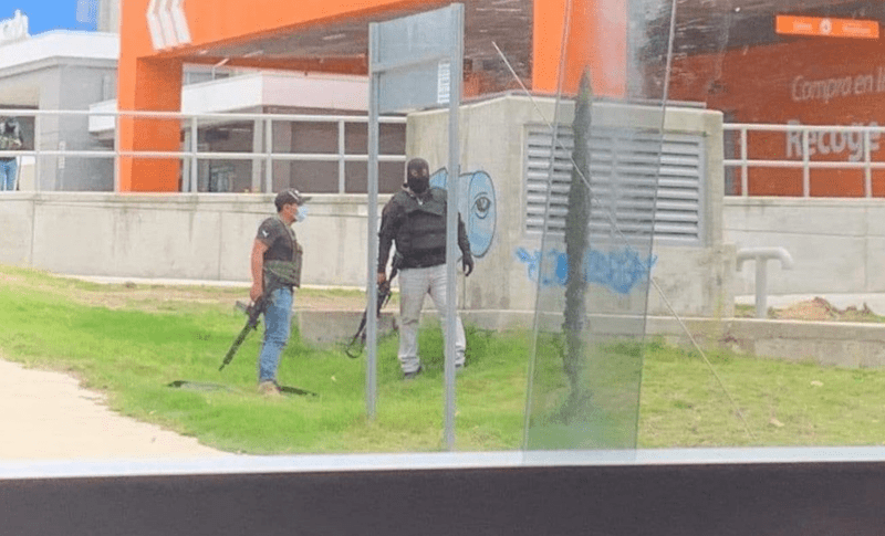 #Video Civiles armados realizan disparos al aire en San Cristóbal de las Casas. Foto de @isain