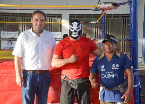 El “Sagrado” comparte conocimientos con niños, jóvenes y luchadores amateurs de Playa del Carmen