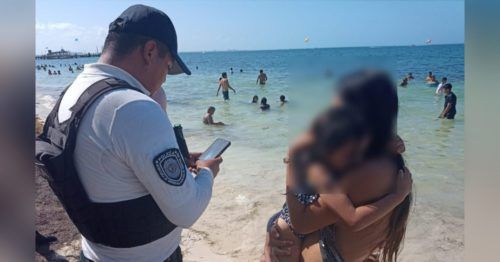 Localizan policías a niña de 6 años que se le perdió a su mamá en una playa de Cancún