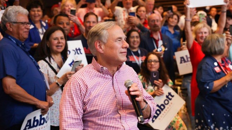 Abbott autoriza a autoridades en Texas a devolver a migrantes a la frontera en México