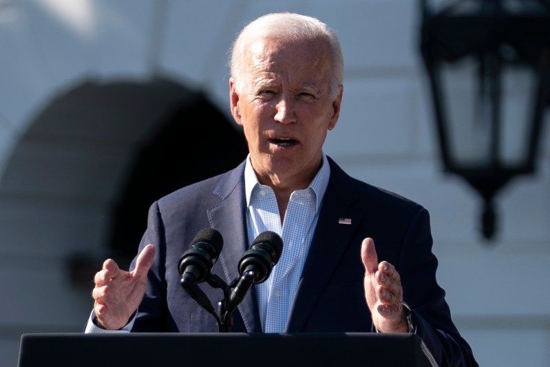 Biden pide a ciudadanos que le manden historias sobre la violencia armada. Foto de EFE
