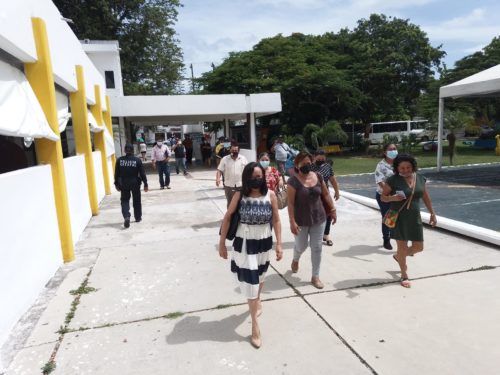 Exigen trabajadores del DIF Quintana Roo reintegro del descuento del ISR 