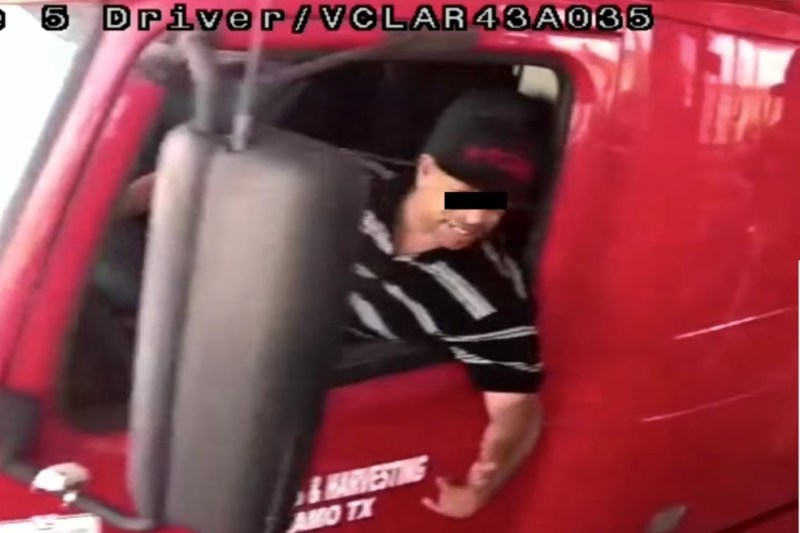 conductor tráiler Homero migrantes San Antonio Texas