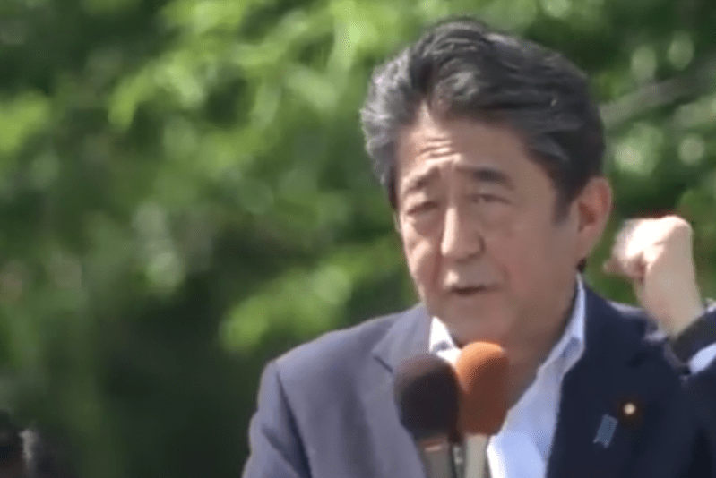 Japón condena ataque contra Shinzo Abe. Foto tomada de video