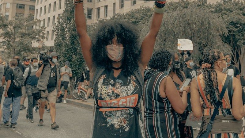 Massachusetts prohíbe la discriminación basada en el peinado