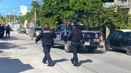 Asesinan a balazos a una mujer en Cancún; queda herido su hijo