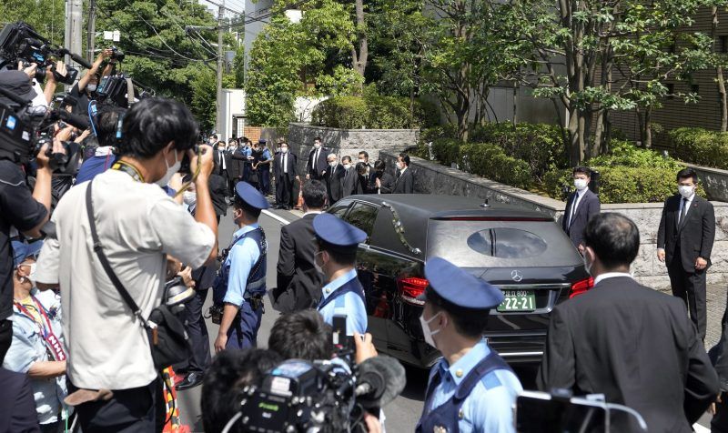 Velan restos de Shinzo Abe en Tokio tras atentado. Foto de EFE