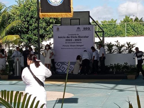 Se desvanecen estudiantes en ceremonia de inicio de ciclo escolar en Chetumal