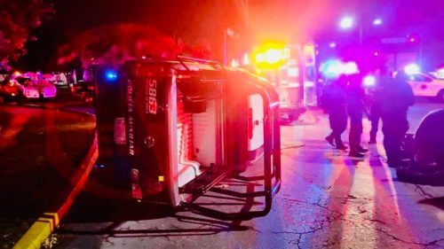 Resultan 3 policías heridos al volcar la patrulla en Cancún