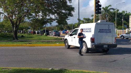 Conductor en estado de ebriedad embiste y mata a motociclista en distribuidor vial de Cancún