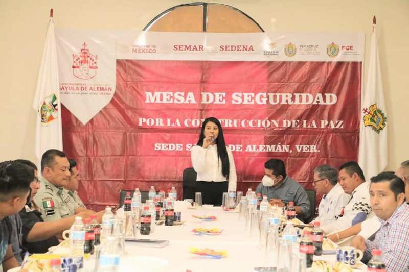 Alcaldesa de Sayula denuncia secuestro de su hijo; Ayuntamiento lo desmiente. Foto de Facebook Lorena Sánchez Vargas