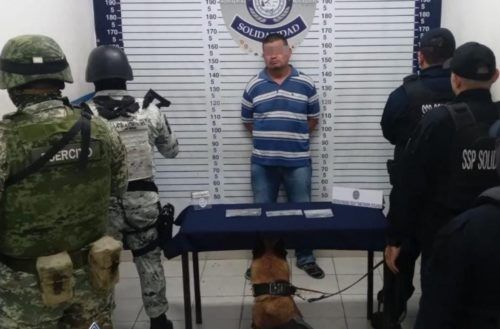 Arrestan a tabasqueño con drogas al interior de un bar en Playa del Carmen