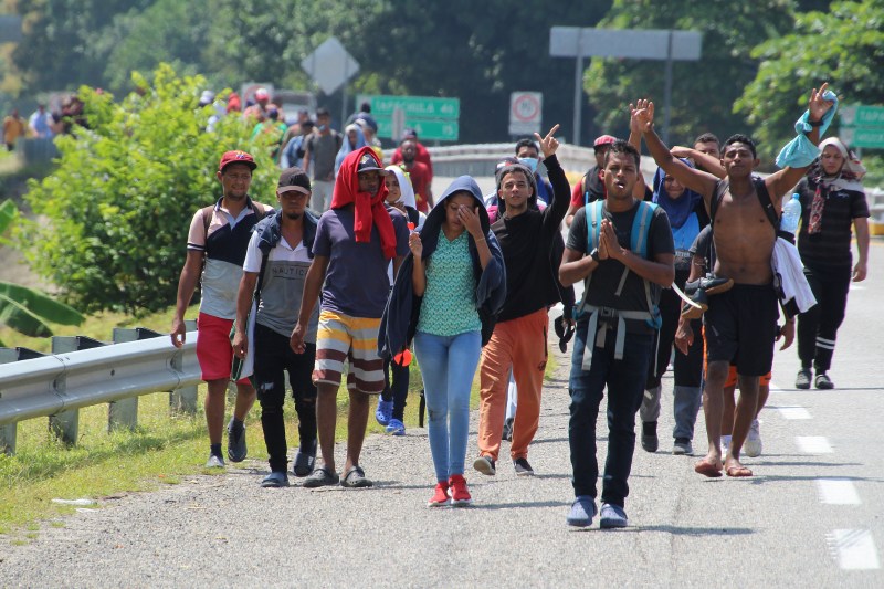 Avance de la caravana migrante en Chiapas. Foto de EFE