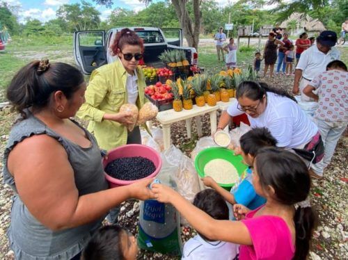 Entrega Fundación Eco-Bahia alimentos de la comunidad maya de “San Pedro Coba”