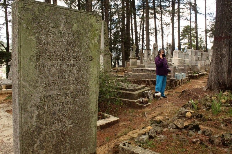 La hija de un 'lord' vigila el primer cementerio británico de América, ubicado en México