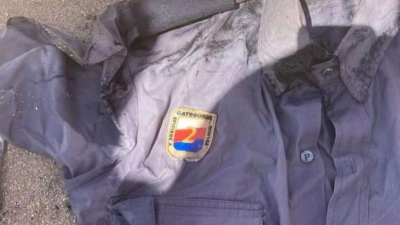 Llega hasta Miami Beach una balsa calcinada con un uniforme de policía cubano