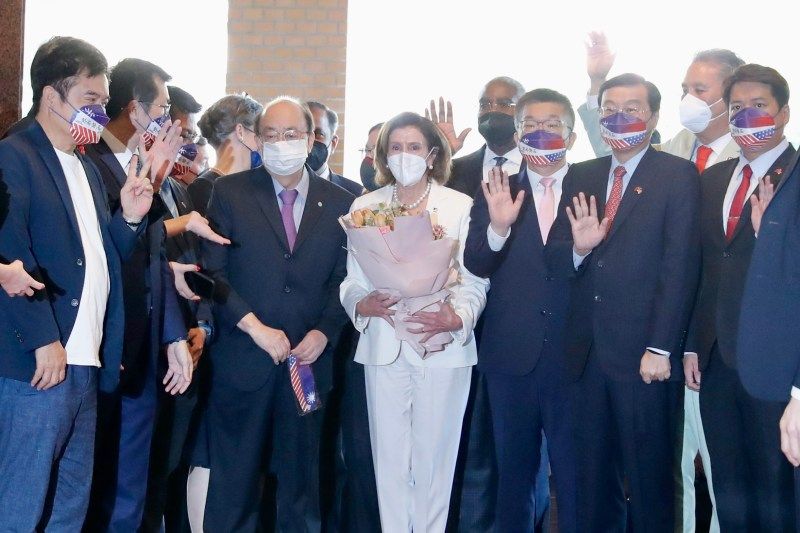 Pelosi dice a presidenta taiwanesa que EE.UU. "no abandonará a Taiwán". Foto de EFE