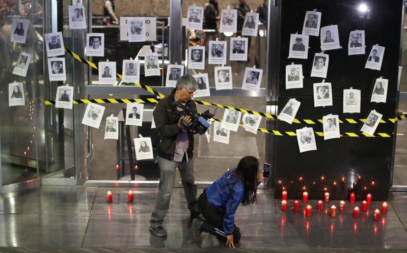 Protesta en la FGR. Foto de EFE