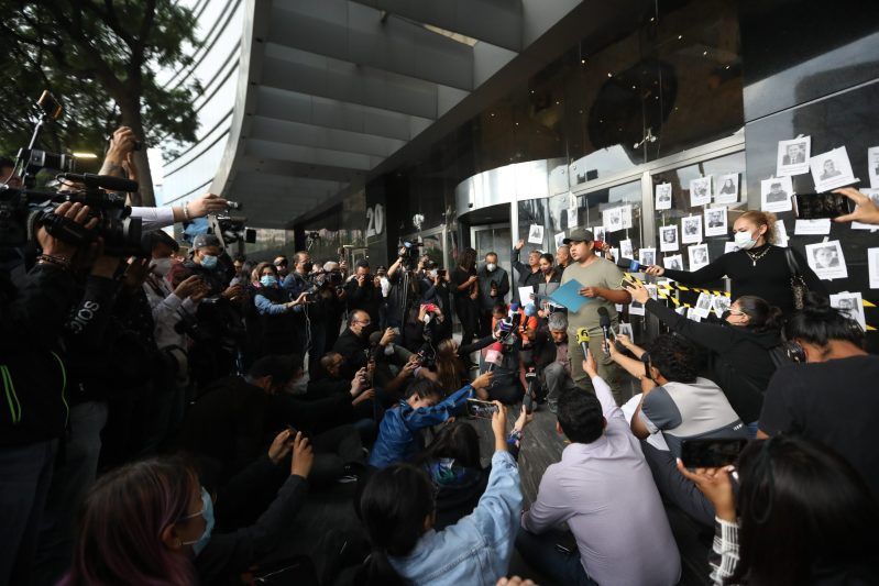 Periodistas protestan frente a FGR por asesinato de Fredid Román. Foto de EFE