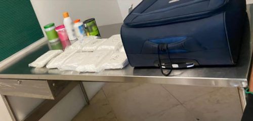 MUJER BRITANICA DETENIDA || Incautan en el aeropuerto de Cancún cargamento de drogas procedente de Países Bajos