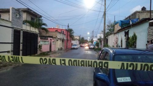 Acribillan a balazos a un hombre en el interior de su auto en Cancún     