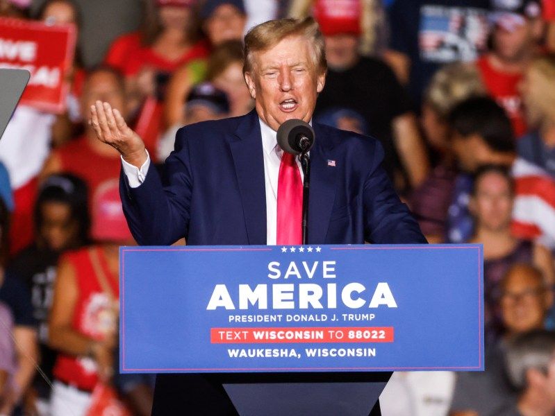 Republicanos denuncian persecución política el allanamiento a la casa de Trump