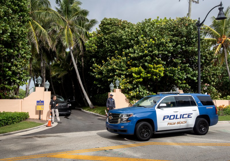 FBI recuperó documentos clasificados de la mansión de Mar-a-Lago de Trump. Foto de EFE