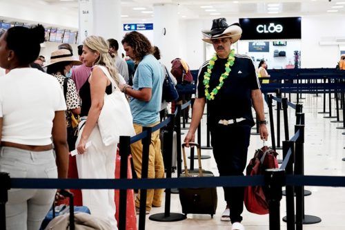 Mantiene aeropuerto de Cancún altas operaciones en temporada baja