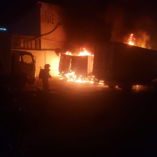 DERECHO DE PISO || Queman camiones de la empresa de carnes “Kekén” en Bonfil