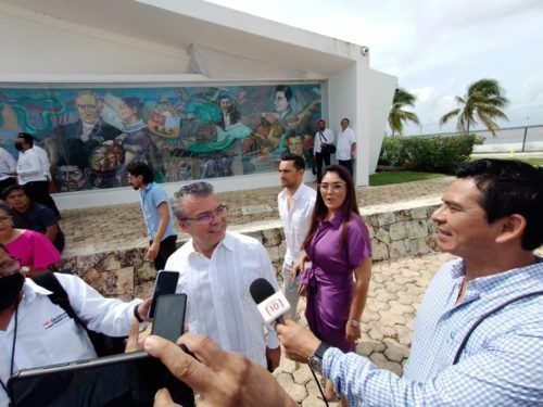 Reaparece Mauricio Góngora en la toma de protesta de la XVII Legislatura