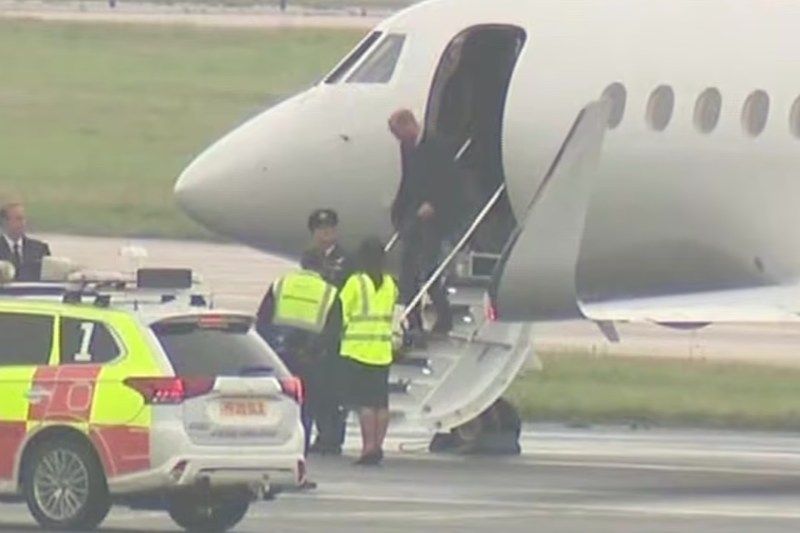 familia real Isabel II Aberdeen avión