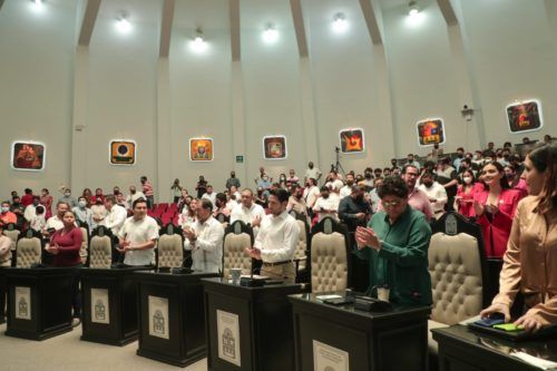 “GÜERA BERISTAIN TOMARÁ PROTESTA || Toman diputados renuncia de Marybel como falta de respeto al Congreso del Estado 