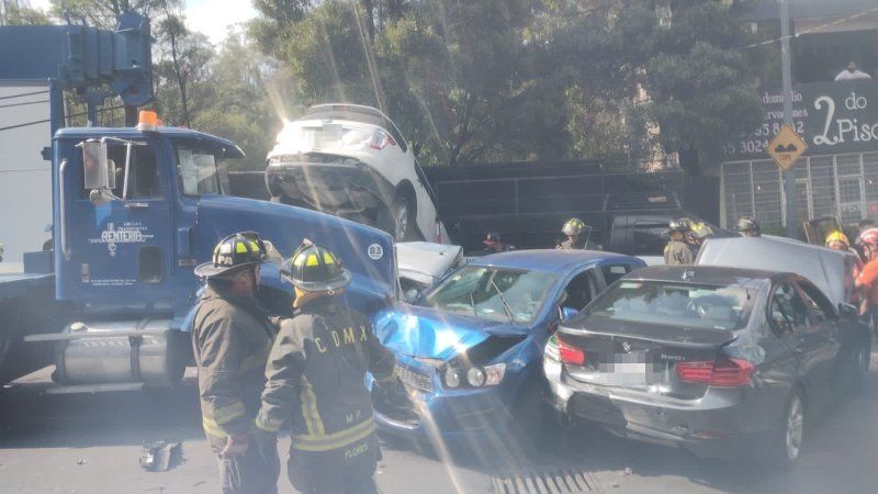 Carambola sobre la Autopista México-Toluca deja dos lesionados
