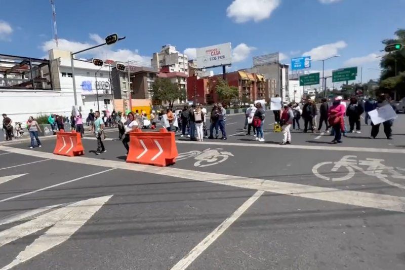 bloqueo comerciantes Mitikah Universidad CDMX