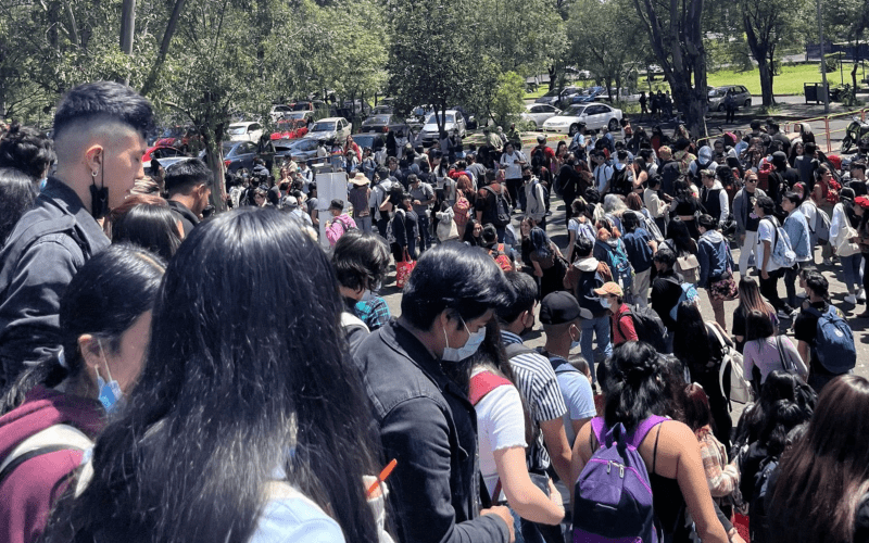 Desalojan Facultad de Ciencias Políticas por falsa amenaza de bomba. Foto de Twitter @xevtfm