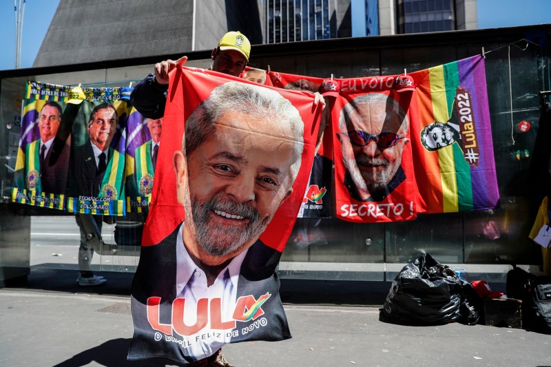 La venta de toallas, el termómetro electoral entre Lula y Bolsonaro
