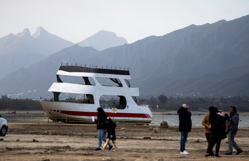 Búsqueda en presa de la Boca ante la sequía. Foto de EFE
