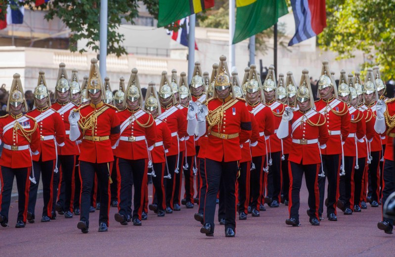 Londres se impregna de solemnidad para despedir a Isabel II