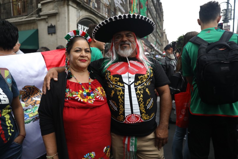 Mexicanos regresan al Zócalo para celebrar el Grito de Independencia