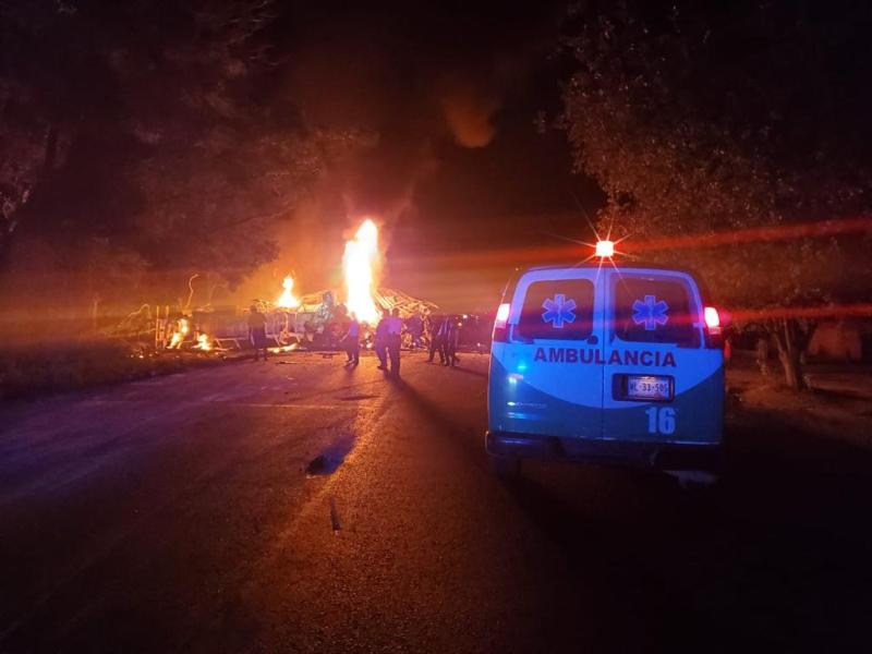 El accidente habría ocurrido por el desprendimiento de remolque de la pipa. Foto de Fiscalía de Tamaulipas