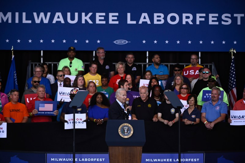 Wall Street no construyó Estados Unidos, Biden se arropa con los sindicatos