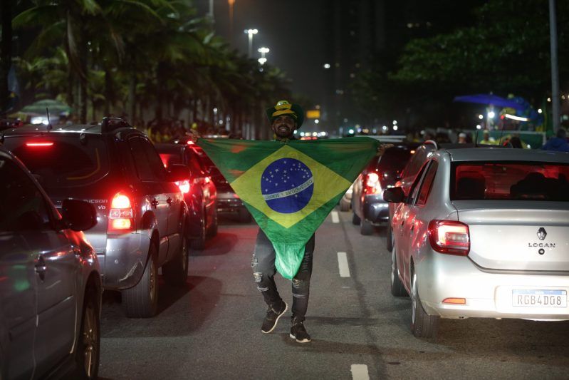 Brasil Zovatto Ciudadanos en el barrio de Barra da Tijuca, hoy, en Río de Janeiro, Brasil. Foto de EFE/ André Coelho