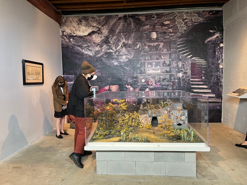 Maqueta de la casa-cueva de Juan O'Gorman exhibida en la exposición 'Elogio de las cuevas: proyectos de arquitectura orgánica de México', en el Museo Noguchi, en Nueva York. Foto de EFE