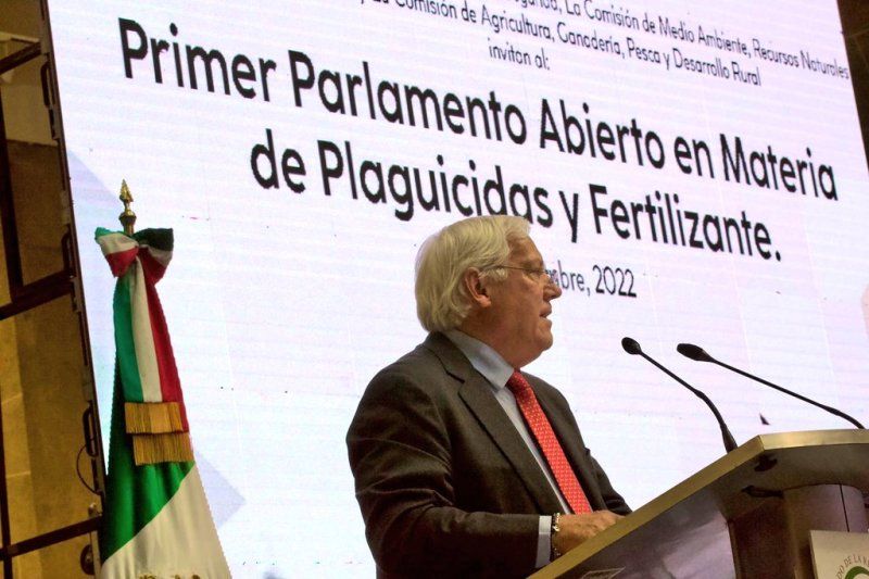 Gobierno de México advierte sobre riesgos por prohibición pronta de glifosato. Foto de Twitter Víctor Villalobos