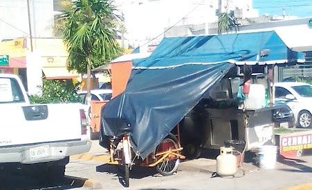 Denuncian invasión de espacios para discapacitados en Centro Comercial