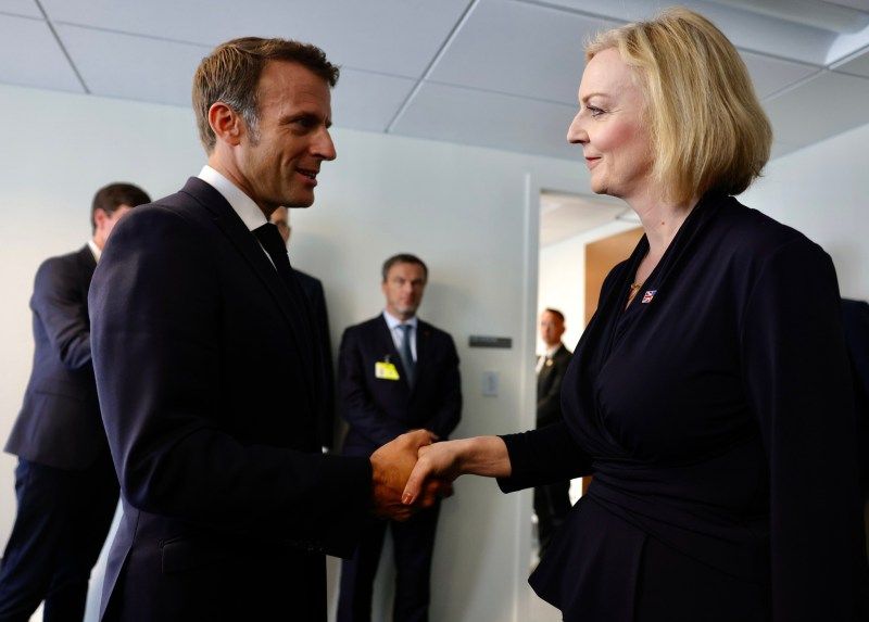 Liz Truss Emmanuel Macron