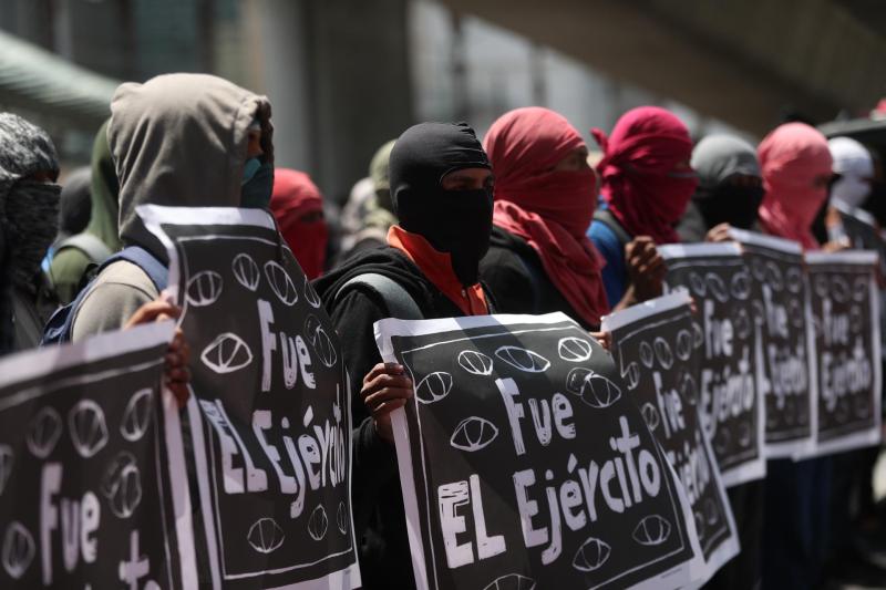 protesta CDMX Ayotzinapa Campo Militar 1