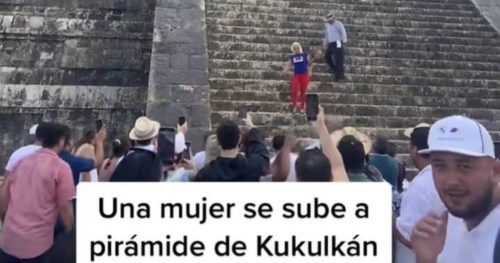 Abucheada y detenida turista nacional por subir a la pirámide de Kukulcán