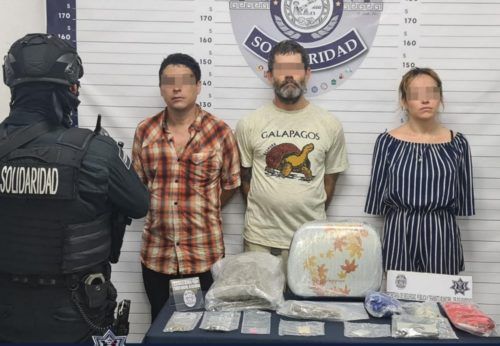 RESGUARDAN A UN MENOR || Arrestan a tres por posesión de drogas tras una discusión familiar